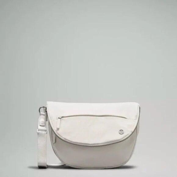 Lululemon All Night Festival Bag 5L White Opal/Silver NWT Sold Out Online - Picture 1 of 7